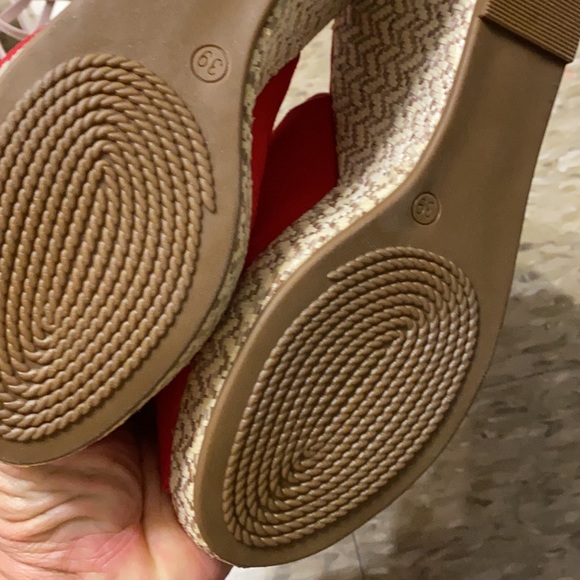 Shoes - Picture 4 of 4